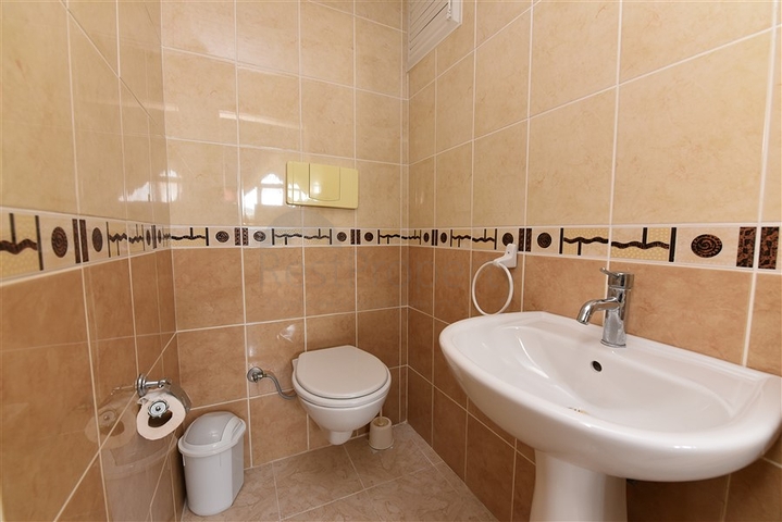 Меблированный пентхаус планировки 4+1 с видом на море