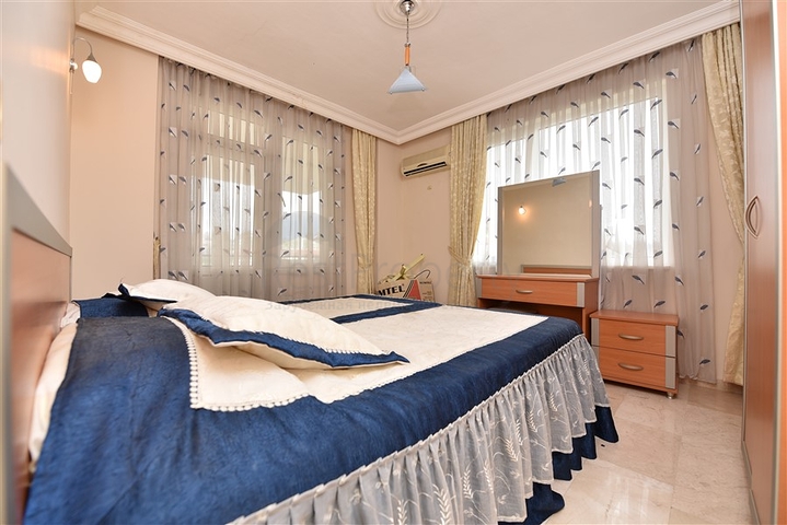 Меблированный пентхаус планировки 4+1 с видом на море