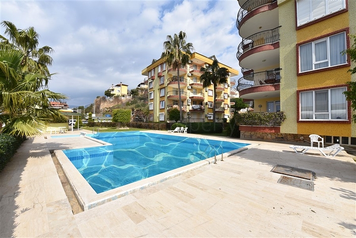 Меблированный пентхаус планировки 4+1 с видом на море