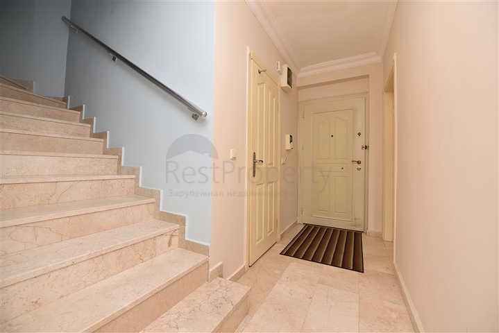 Меблированный пентхаус планировки 4+1 с видом на море