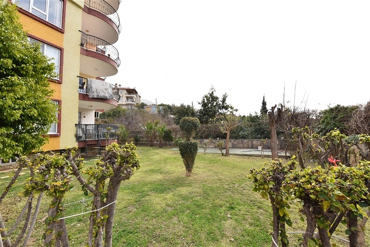 Меблированный пентхаус планировки 4+1 с видом на море