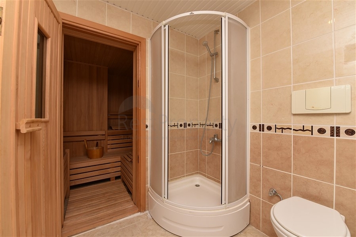 Меблированный пентхаус планировки 4+1 с видом на море