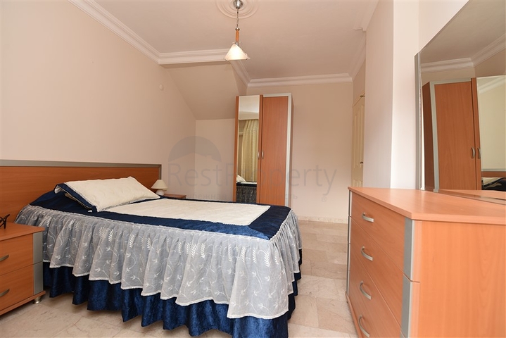 Меблированный пентхаус планировки 4+1 с видом на море