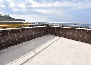 Меблированный пентхаус планировки 4+1 с видом на море