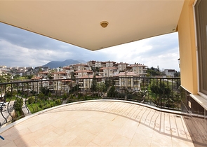 Меблированный пентхаус планировки 4+1 с видом на море