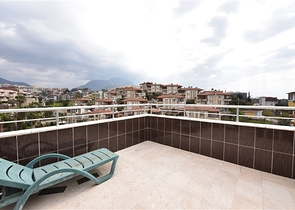 Меблированный пентхаус планировки 4+1 с видом на море