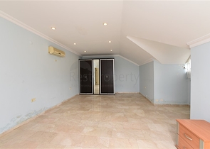 Меблированный пентхаус планировки 4+1 с видом на море