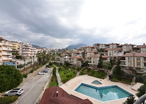 Меблированный пентхаус планировки 4+1 с видом на море