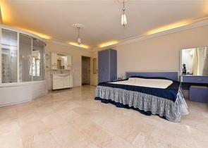 Меблированный пентхаус планировки 4+1 с видом на море