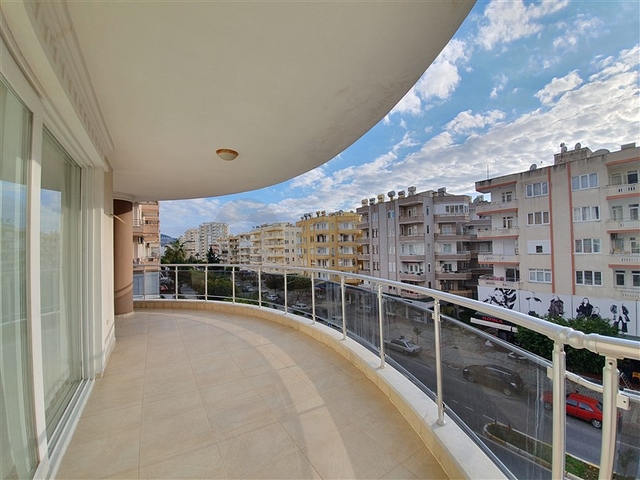 Меблированная квартира с двумя спальнями в Махмутларе