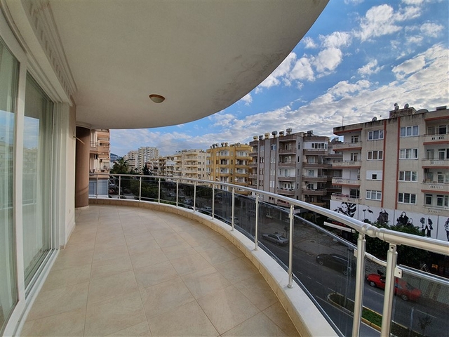 Меблированная квартира с двумя спальнями в Махмутларе