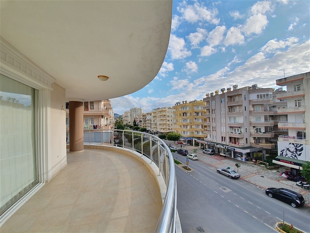 Меблированная квартира с двумя спальнями в Махмутларе