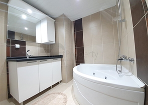 Меблированная квартира с двумя спальнями в Махмутларе