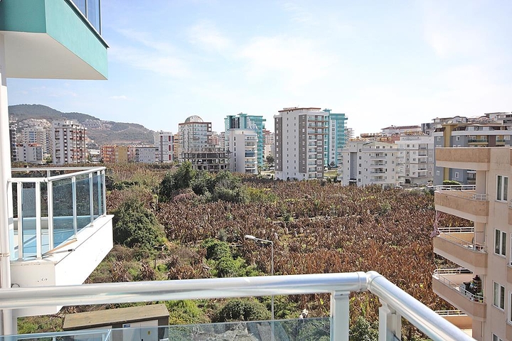 Квартира планировки 1+1 в современном комплексе Махмутлара