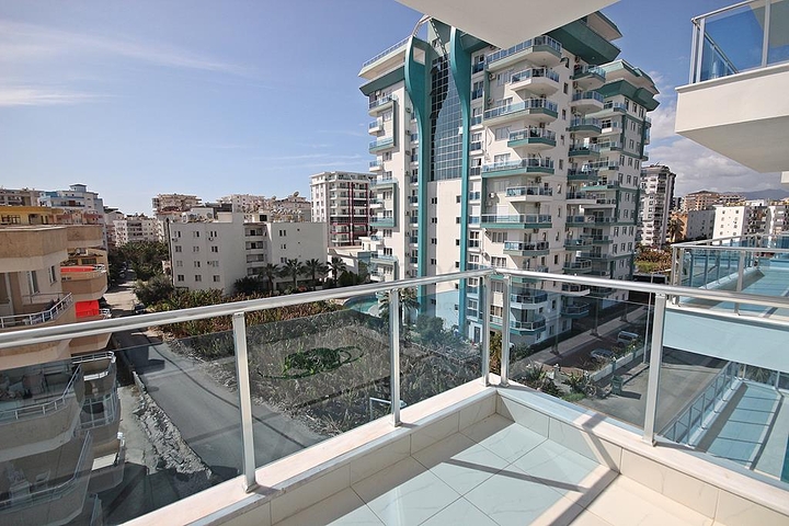 Квартира планировки 1+1 в современном комплексе Махмутлара