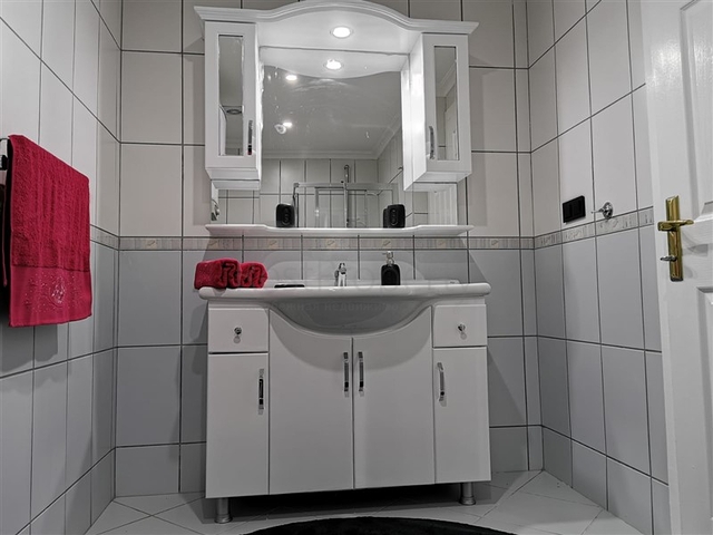 Меблированная квартира с двумя спальнями в Махмутларе