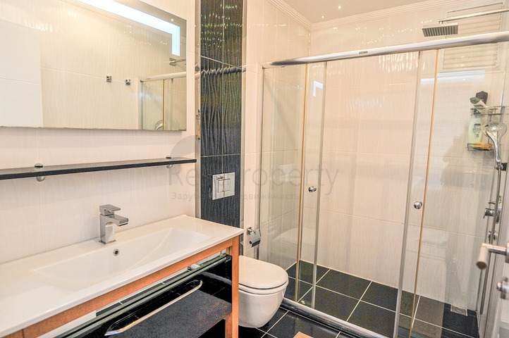 Меблированная квартира с двумя спальнями в районе Оба