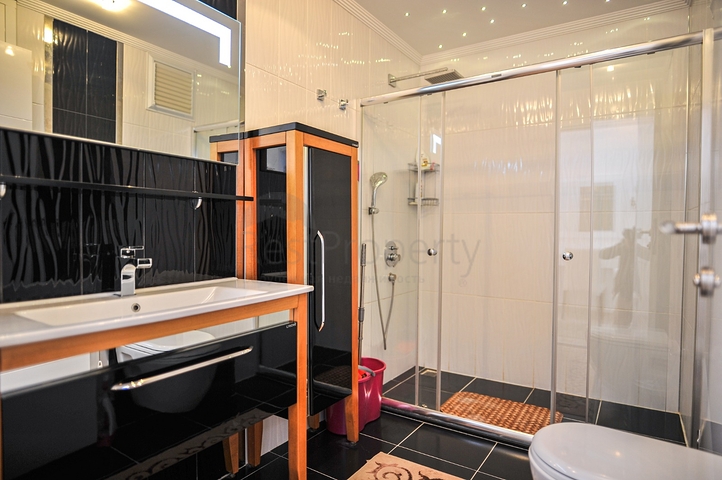 Меблированная квартира с двумя спальнями в районе Оба