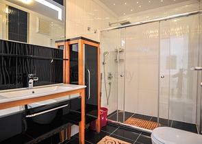 Меблированная квартира с двумя спальнями в районе Оба