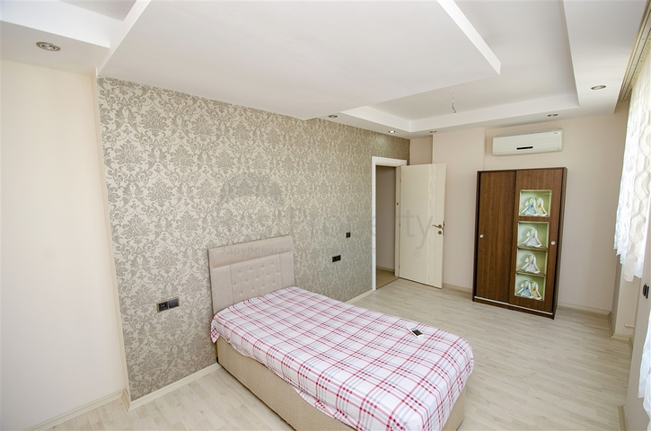 Пентхаус 2+1 с мебелью в районе Лиман Коньяалты 600 м до моря