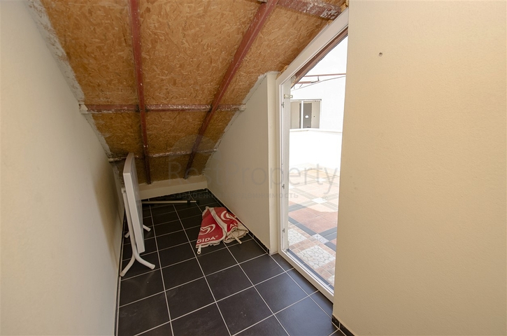 Пентхаус 2+1 с мебелью в районе Лиман Коньяалты 600 м до моря