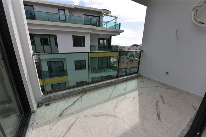 Большой пентхаус с тремя спальнями в центре Алании