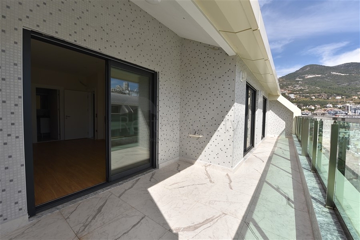 Большой пентхаус с тремя спальнями в центре Алании