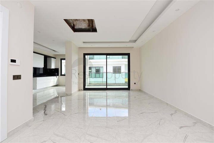 Большой пентхаус с тремя спальнями в центре Алании