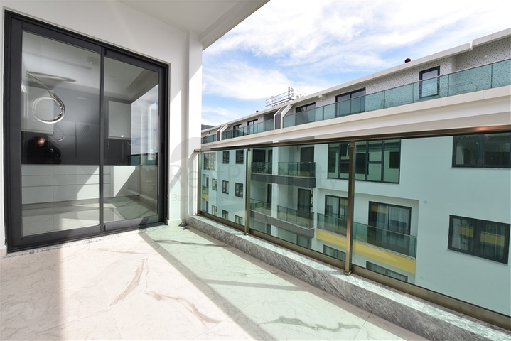 Большой пентхаус с тремя спальнями в центре Алании