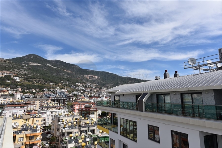 Большой пентхаус с тремя спальнями в центре Алании