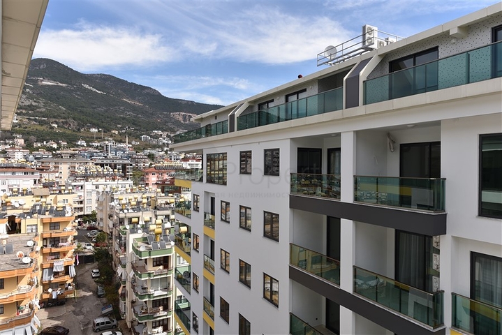 Большой пентхаус с тремя спальнями в центре Алании