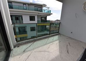 Большой пентхаус с тремя спальнями в центре Алании