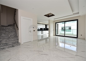 Большой пентхаус с тремя спальнями в центре Алании