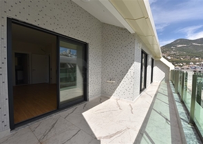 Большой пентхаус с тремя спальнями в центре Алании