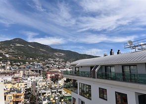 Большой пентхаус с тремя спальнями в центре Алании