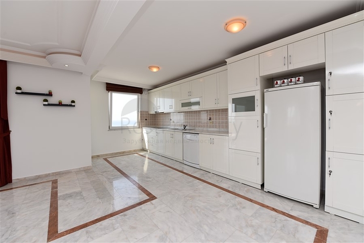 Меблированная квартира с видом на море в районе Махмутлар