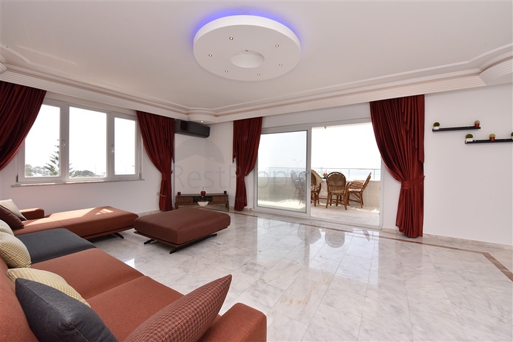 Меблированная квартира с видом на море в районе Махмутлар