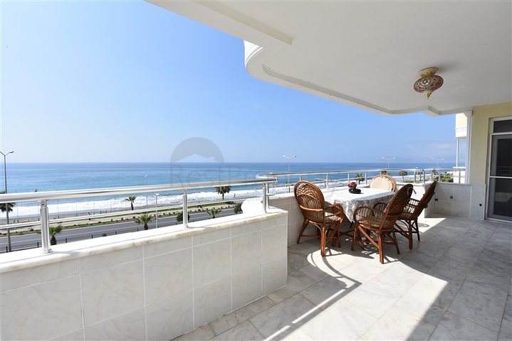 Меблированная квартира с видом на море в районе Махмутлар