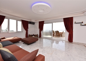 Меблированная квартира с видом на море в районе Махмутлар