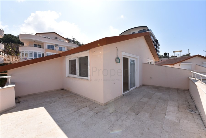 Трехкомнатный пентхаус с видом на море в районе Каргыджак