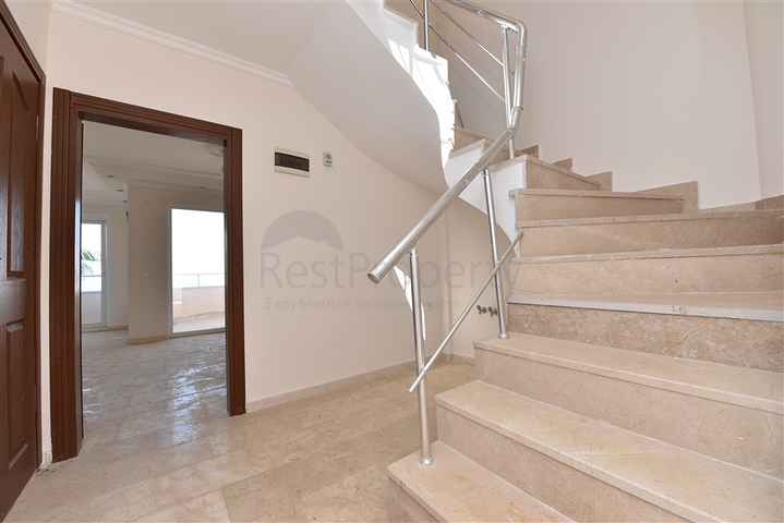 Трехкомнатный пентхаус с видом на море в районе Каргыджак