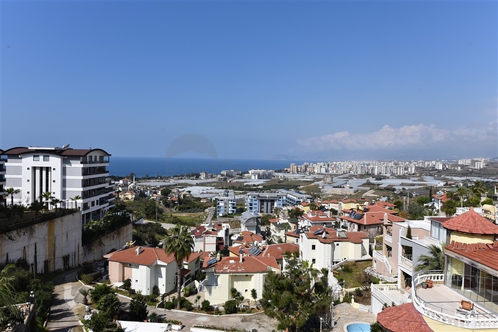 Трехкомнатный пентхаус с видом на море в районе Каргыджак