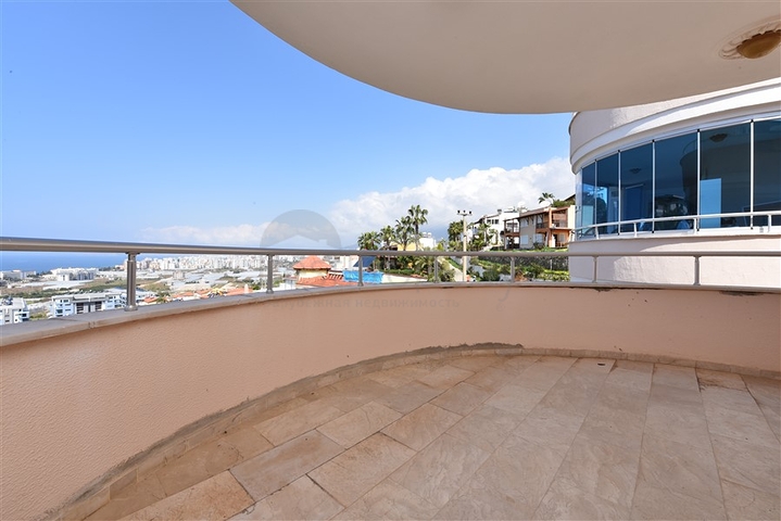 Трехкомнатный пентхаус с видом на море в районе Каргыджак