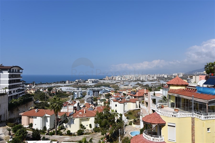 Трехкомнатный пентхаус с видом на море в районе Каргыджак