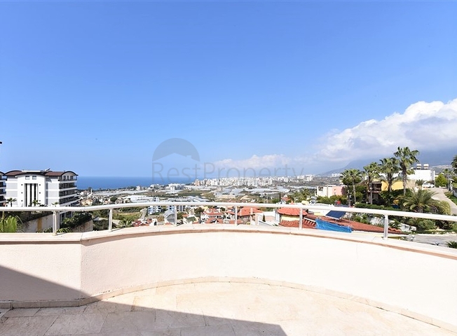 Трехкомнатный пентхаус с видом на море в районе Каргыджак