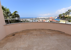 Трехкомнатный пентхаус с видом на море в районе Каргыджак