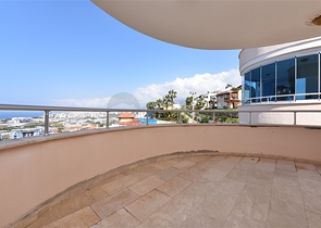 Трехкомнатный пентхаус с видом на море в районе Каргыджак