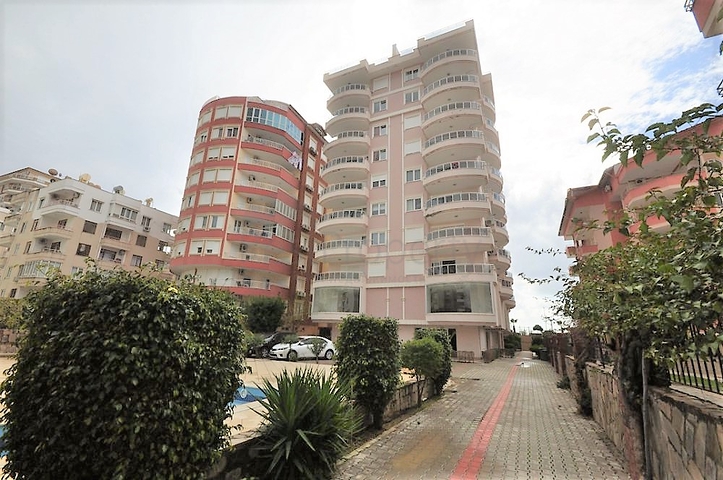 Трехкомнатная квартира в комплексе на первой береговой линии