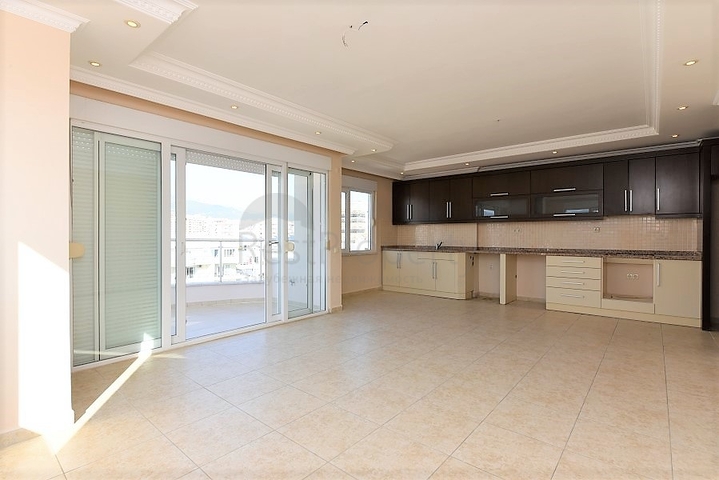 Трехкомнатная квартира в комплексе на первой береговой линии