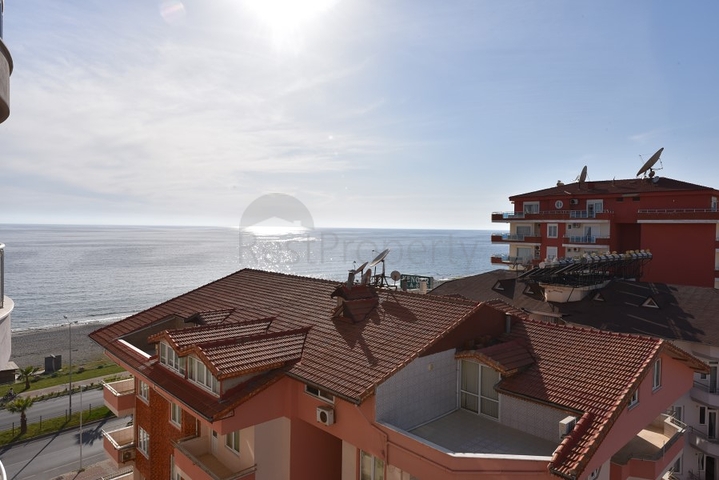 Трехкомнатная квартира в комплексе на первой береговой линии